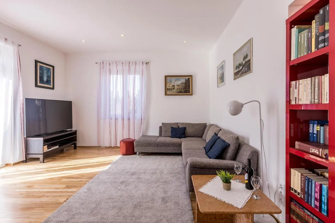 Ferula, 3 Bedroom Apartment Near Beach Bacvice Split