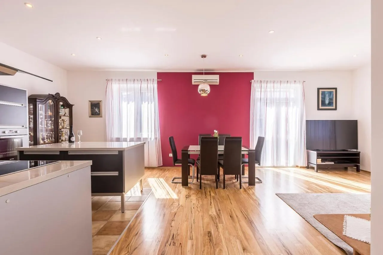 Ferula, 3 Bedroom Apartment Near Beach Bacvice Split