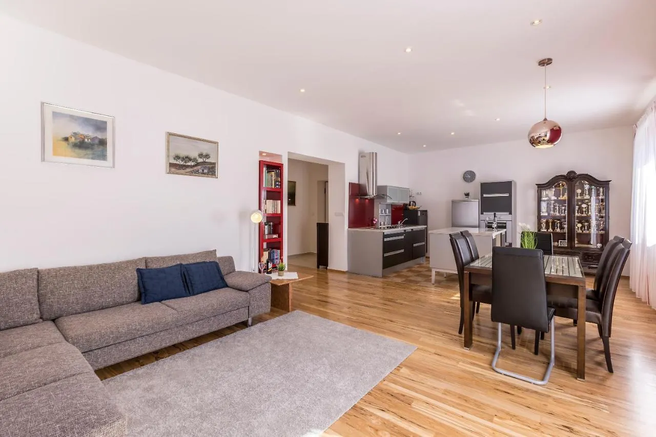 Ferula, 3 Bedroom Apartment Near Beach Bacvice Split Croacia