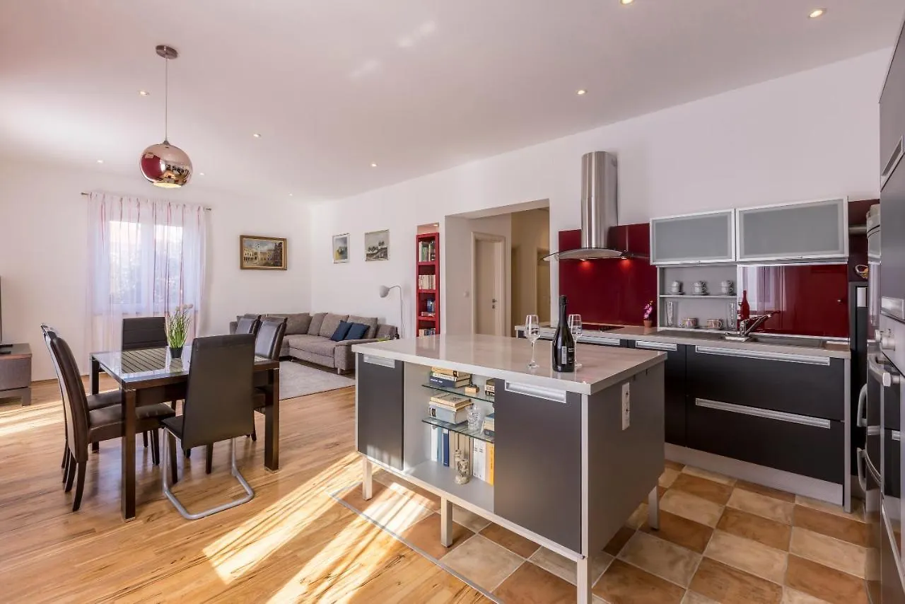 Ferula, 3 Bedroom Apartment Near Beach Bacvice Split Croacia