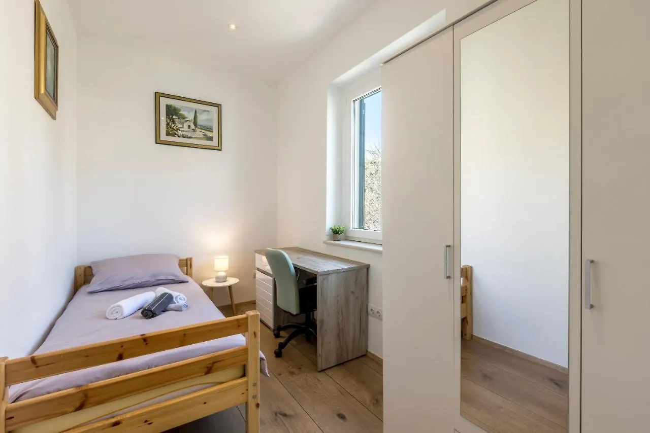 Ferula, 3 Bedroom Apartment Near Beach Bacvice Split